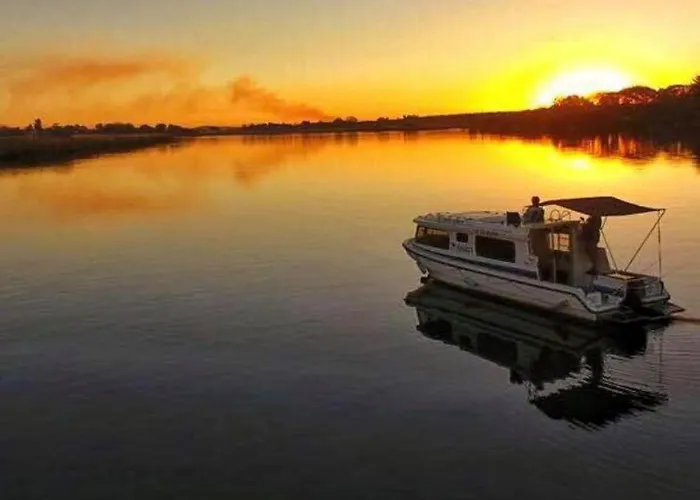 Old Willow Houseboats