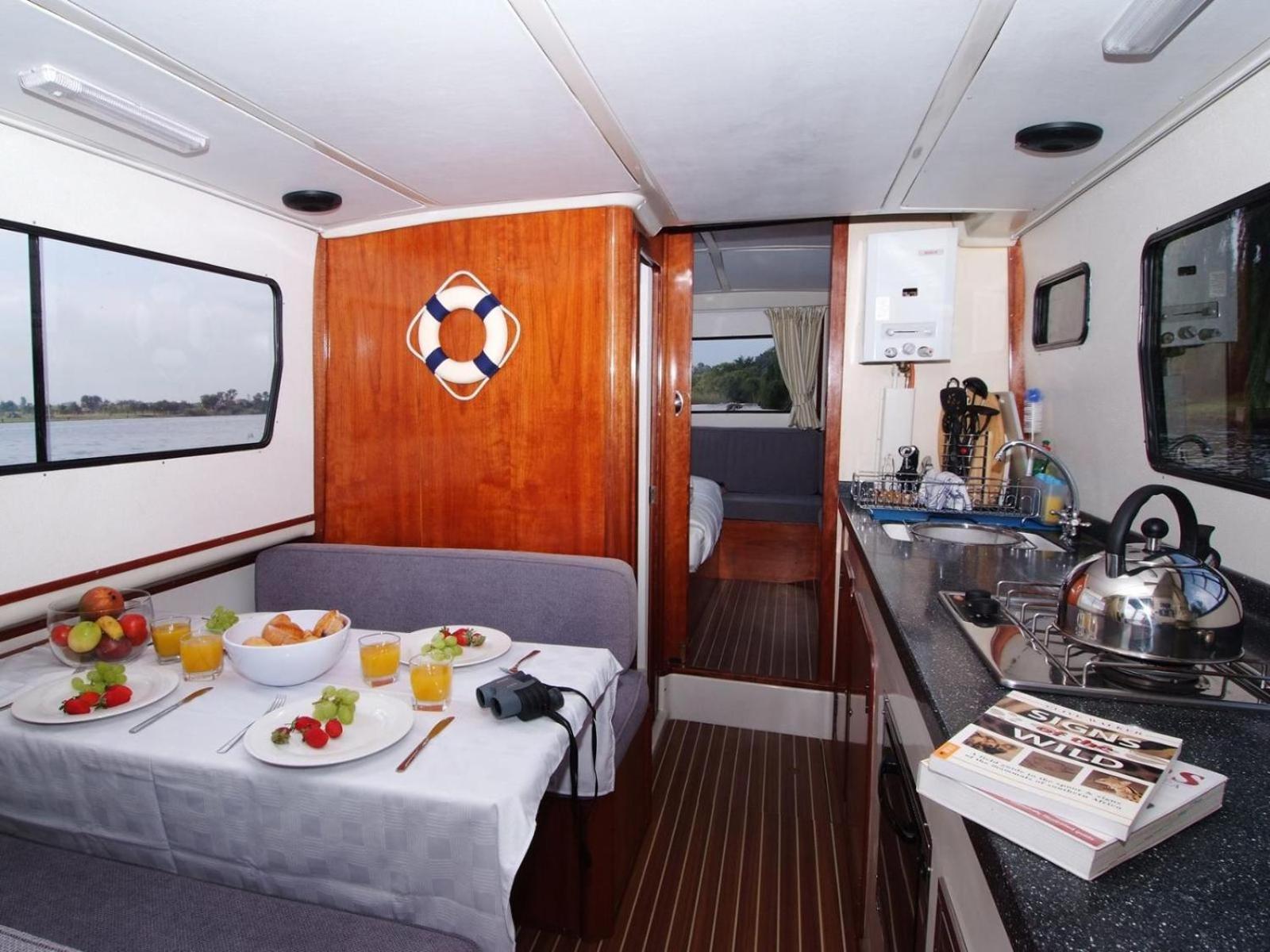 Apartment Old Willow Houseboats *