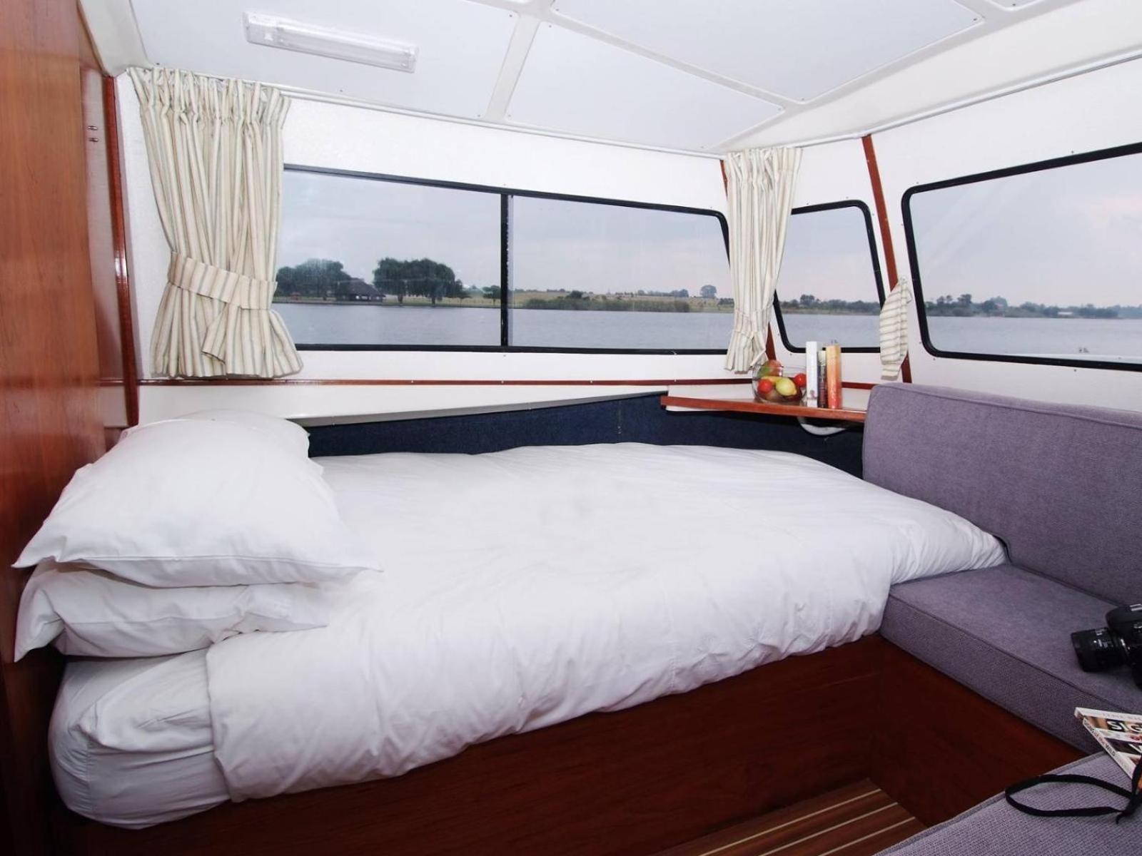 Old Willow Houseboats Apartment *
