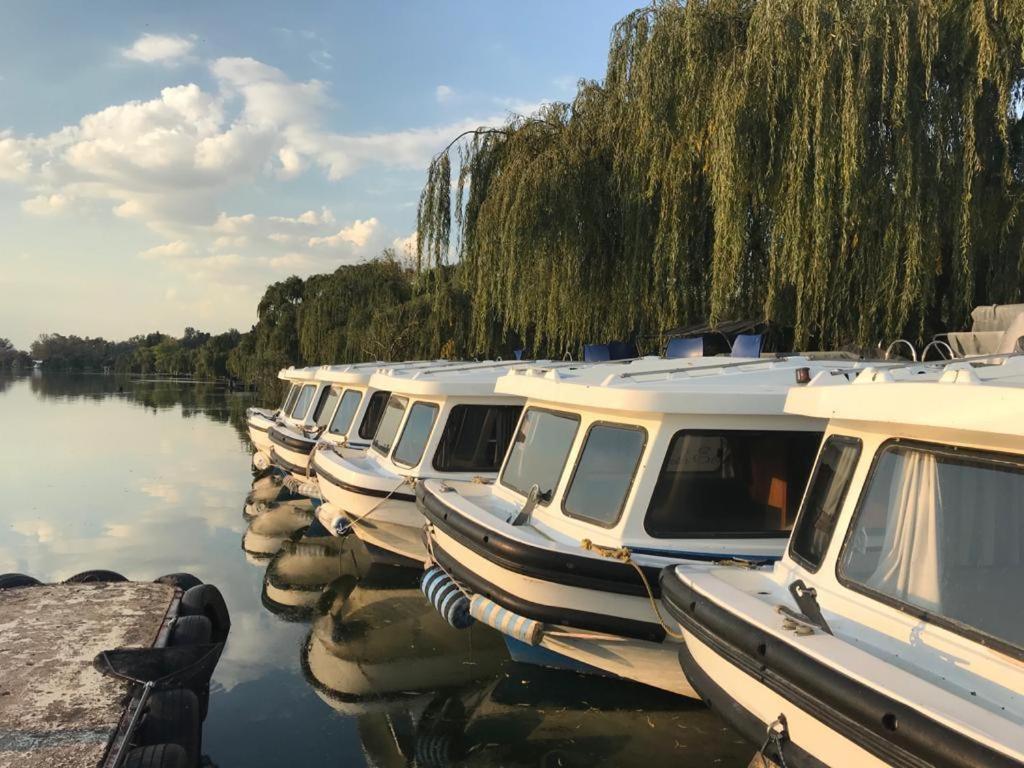 Apartment Old Willow Houseboats